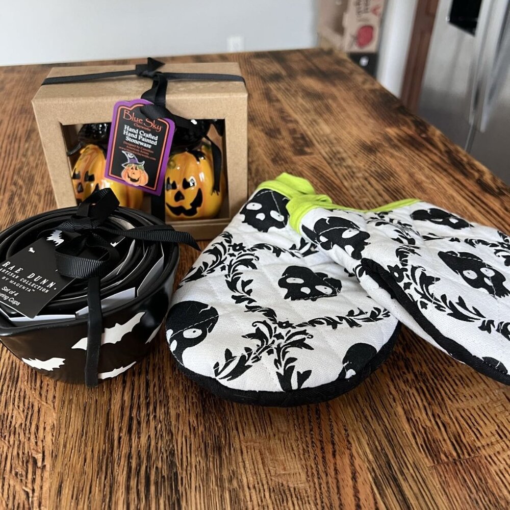 BNWT Spooky Halloween Kitchen Set